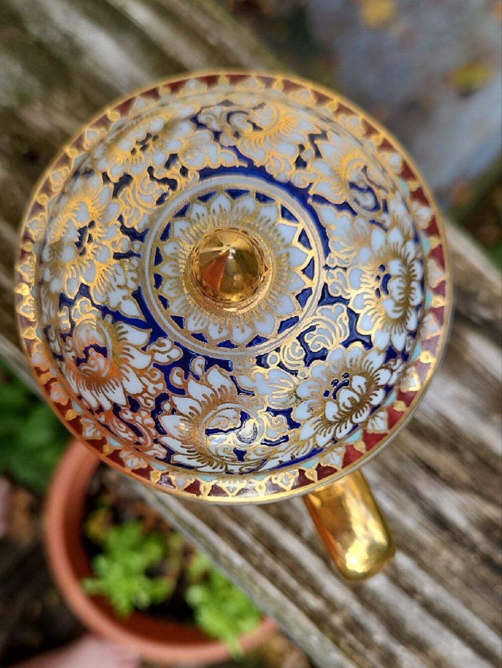 Vintage Thai Benjarong Lidded Mugs - Cobalt Blue & 22K Gold Hand-Painted - Pair - Picture 6 of 15